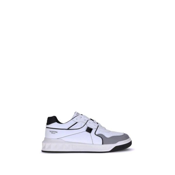 One Stud Low-Top Sneakers