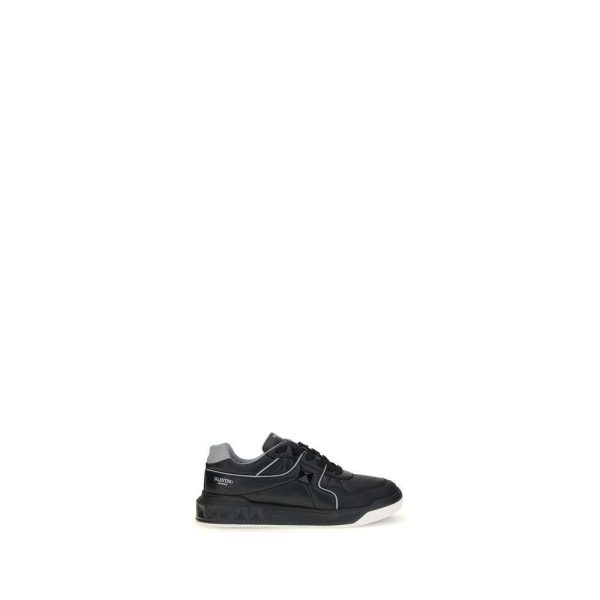 One Stud Low-Top Sneakers